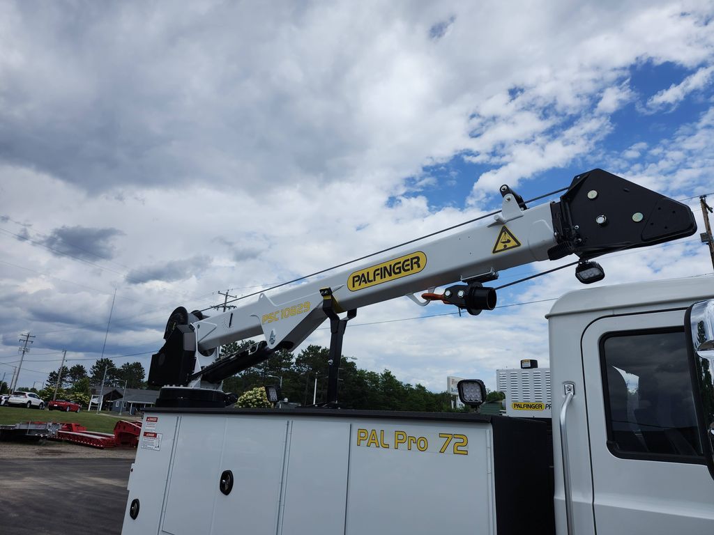 Slide images of 2025 MACK MD642