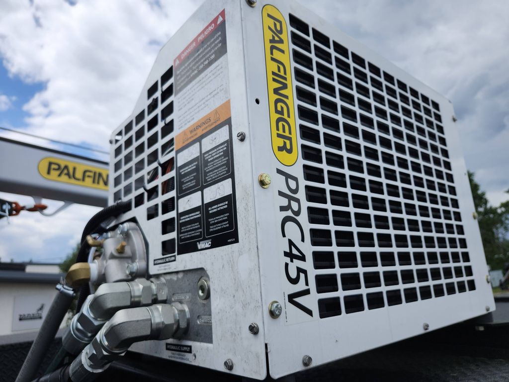 Slide images of 2025 MACK MD642