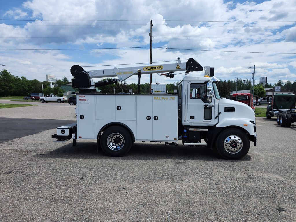 Slide images of 2025 MACK MD642