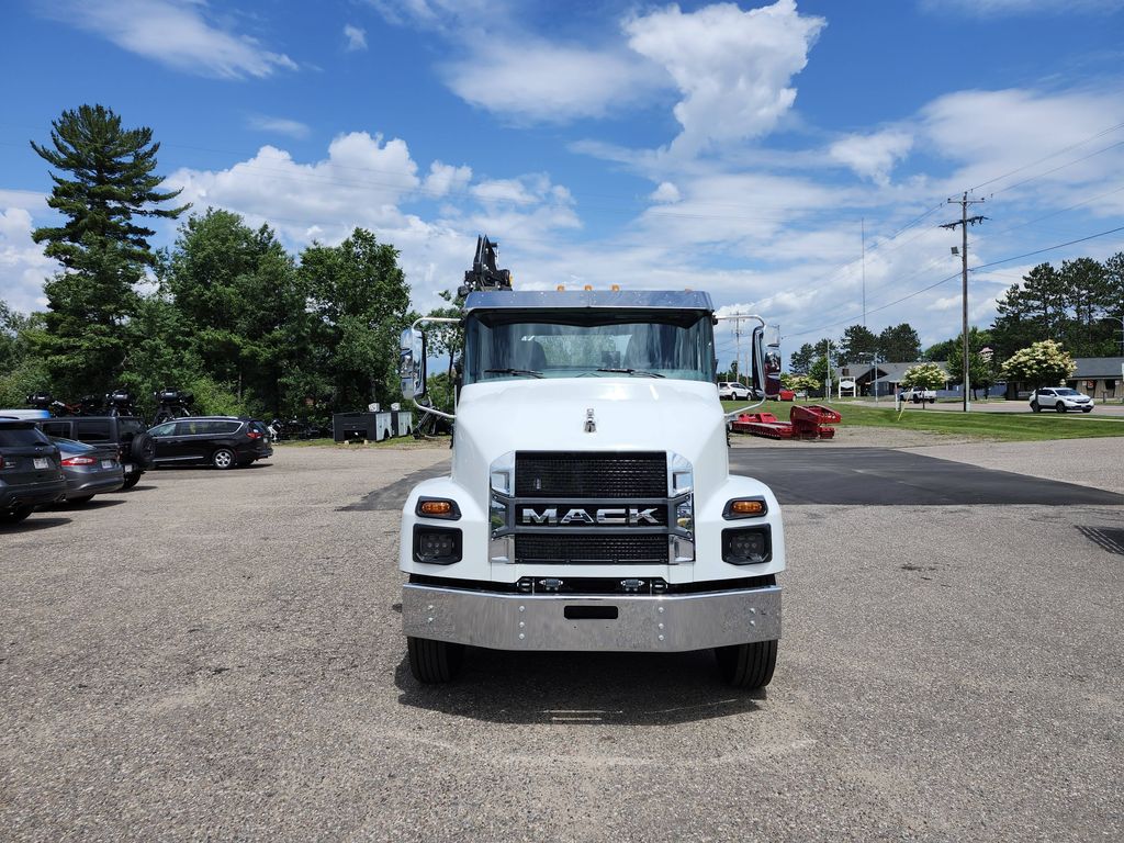 Slide images of 2025 MACK MD642