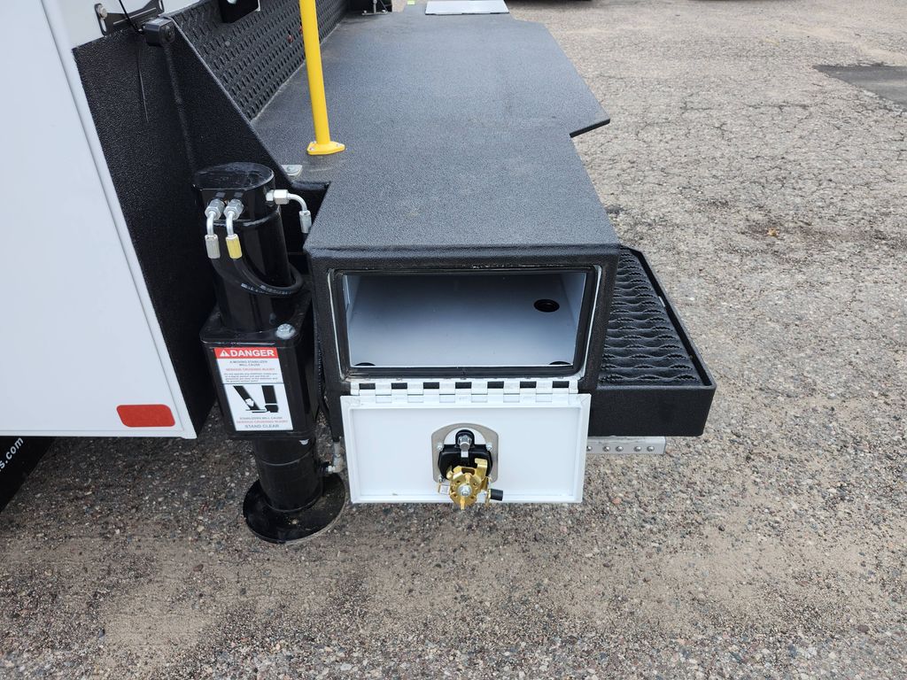 Slide images of 2025 MACK MD642