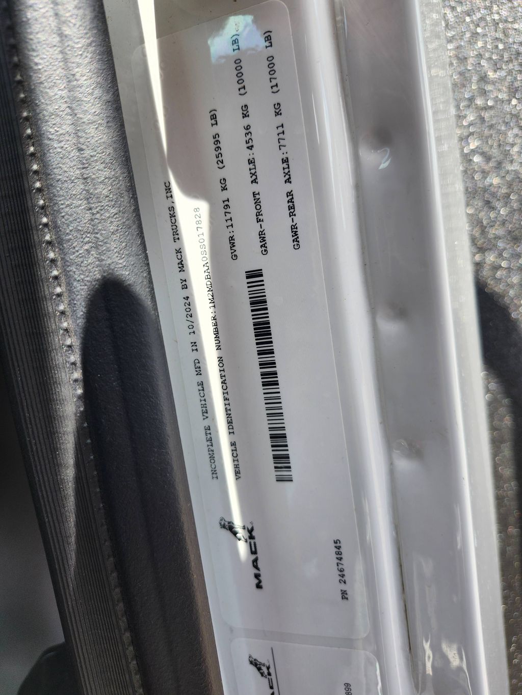 Slide images of 2025 MACK MD642