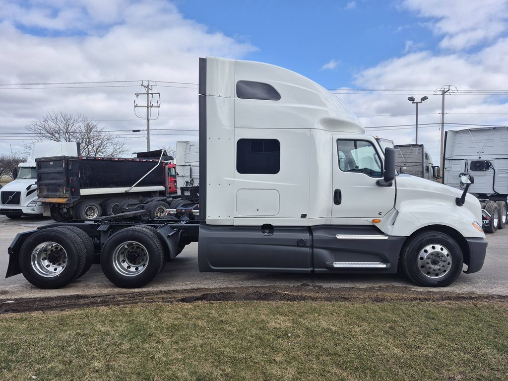 Slide images of 2021 INTERNATIONAL LT625