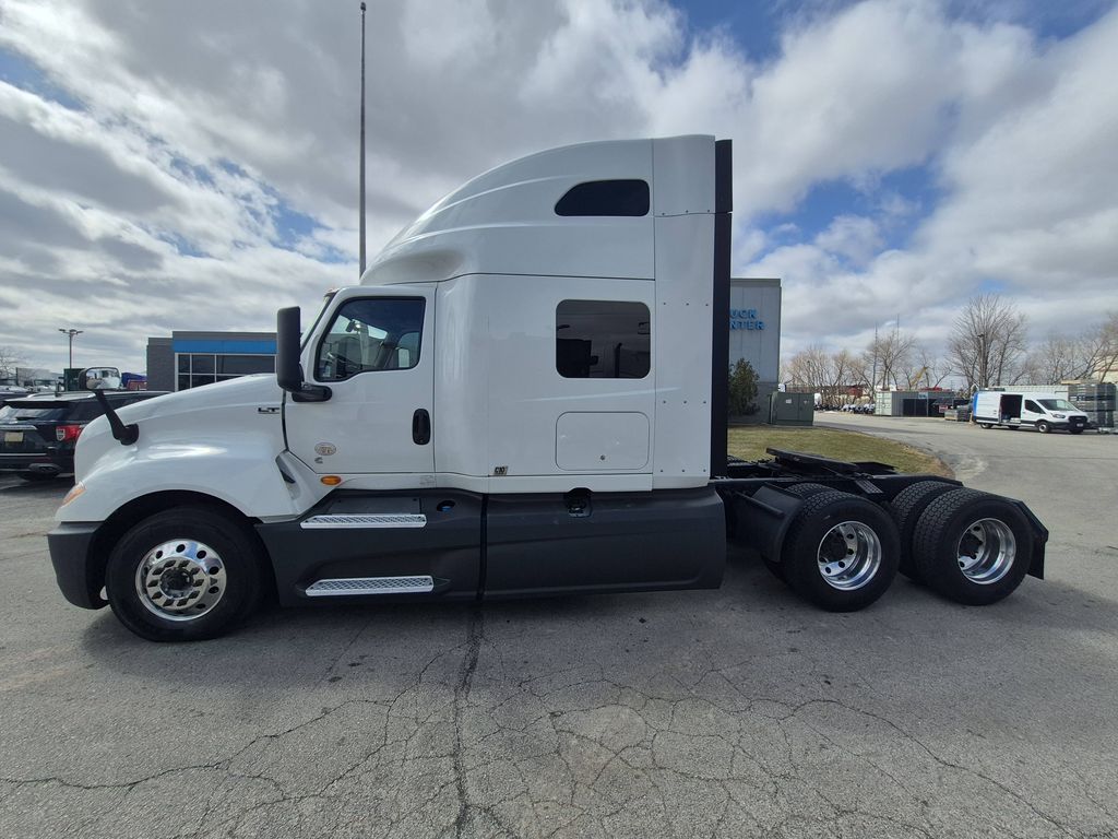 Slide images of 2021 INTERNATIONAL LT625