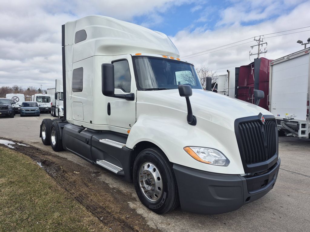 Slide images of 2021 INTERNATIONAL LT625