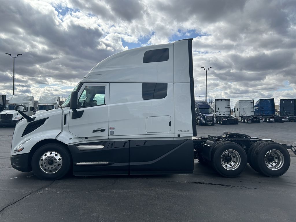 Slide images of 2025 VOLVO VNL64T860