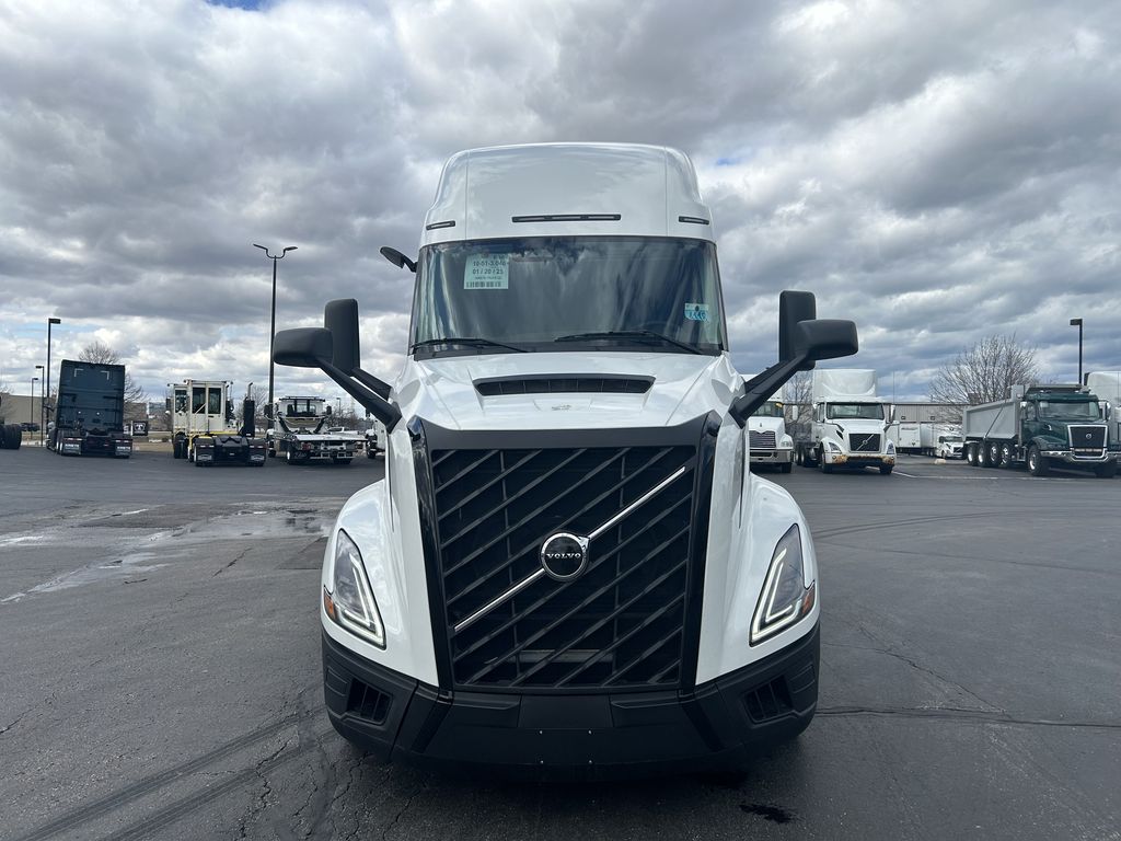 Slide images of 2025 VOLVO VNL64T860