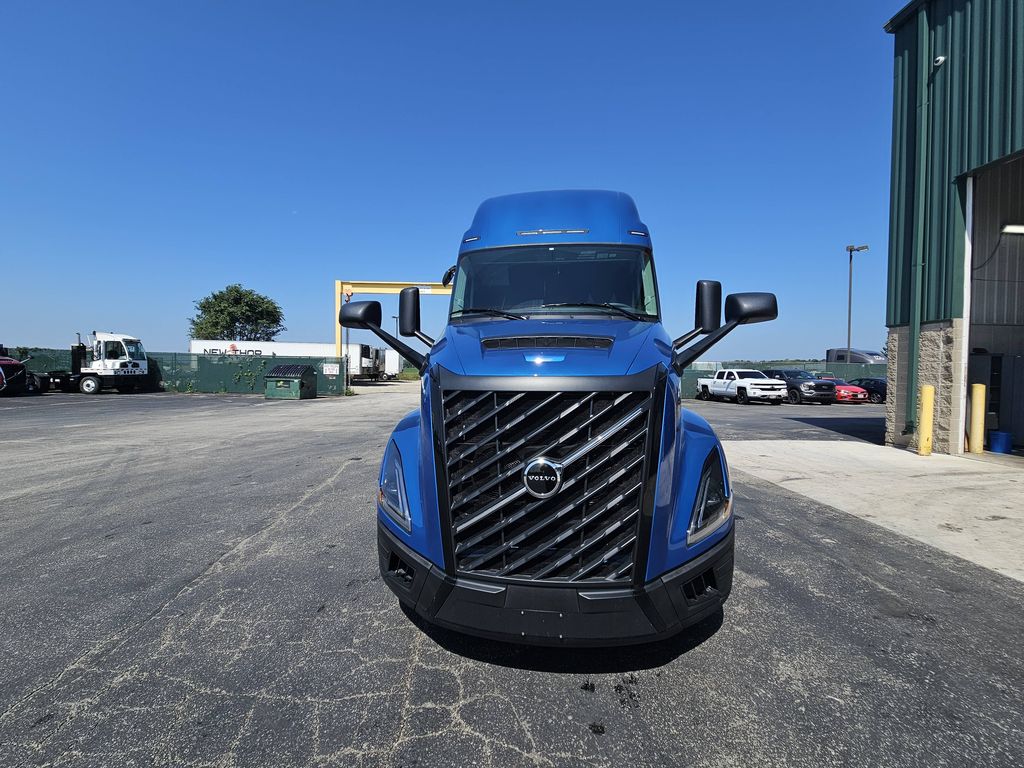 Slide images of 2025 VOLVO VNL64T860