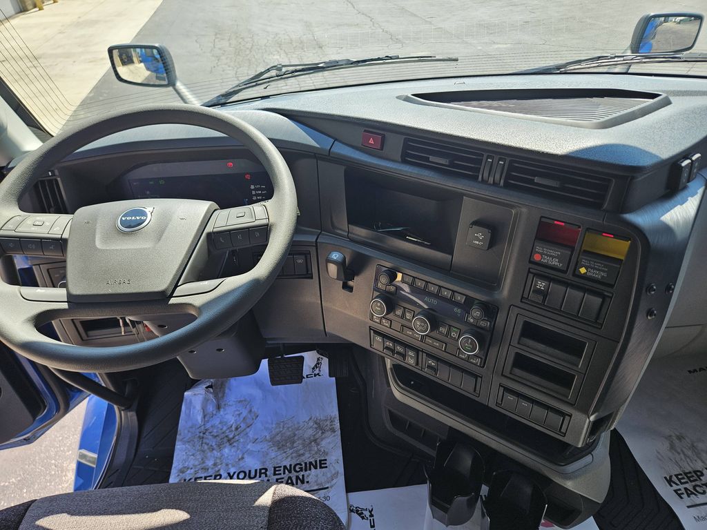 Slide images of 2025 VOLVO VNL64T860