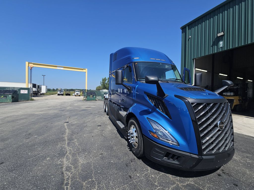 Slide images of 2025 VOLVO VNL64T860