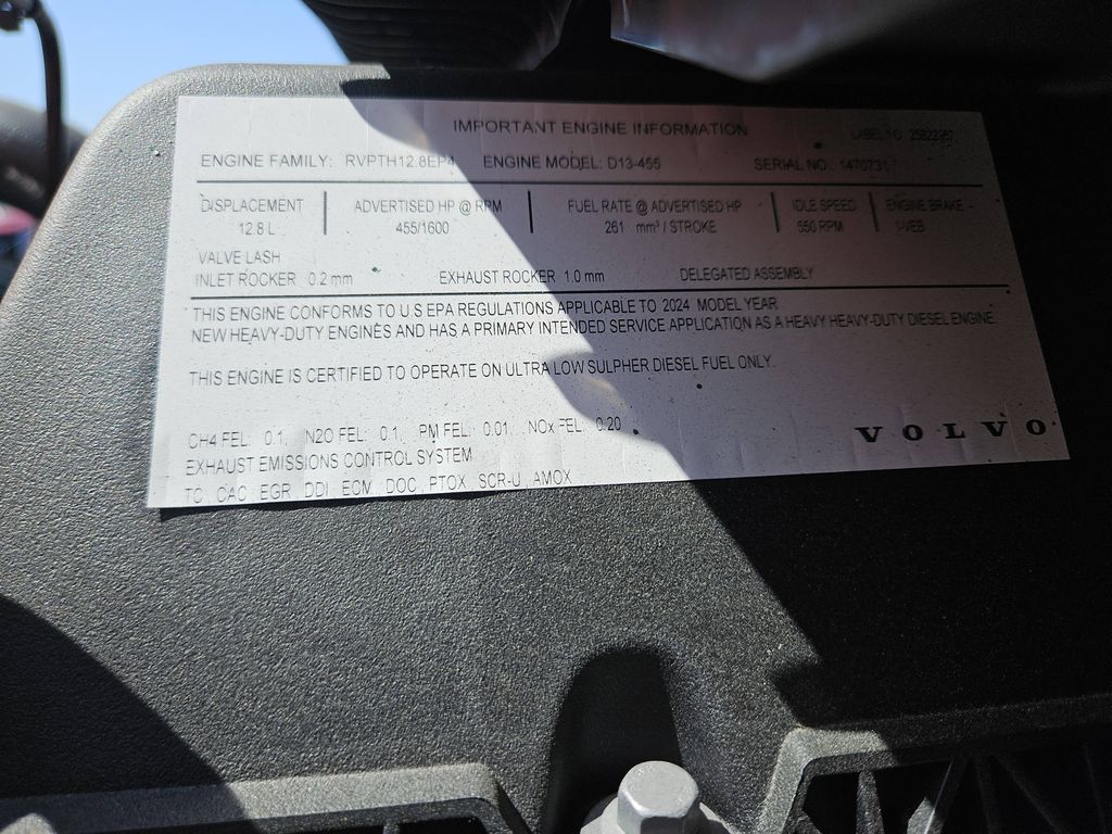 Slide images of 2025 VOLVO VNL64T860