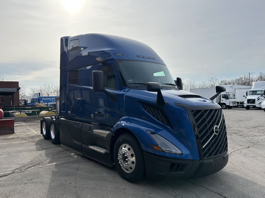 Slide images of 2025 VOLVO VNL64T860