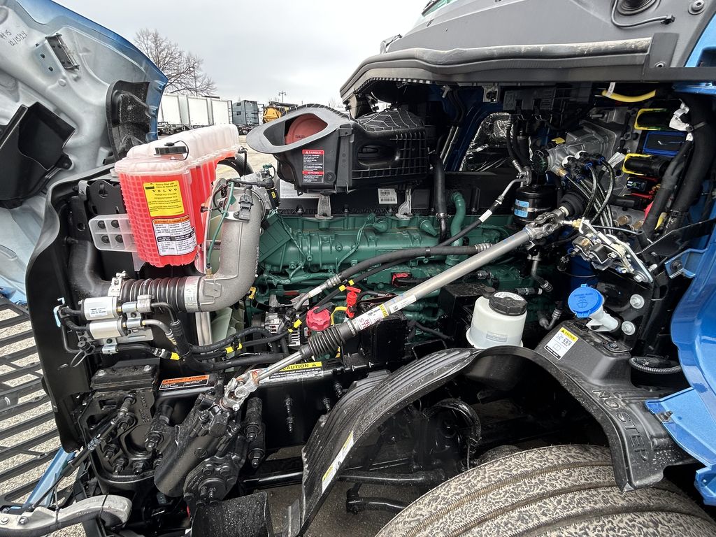Slide images of 2025 VOLVO VNL64T860