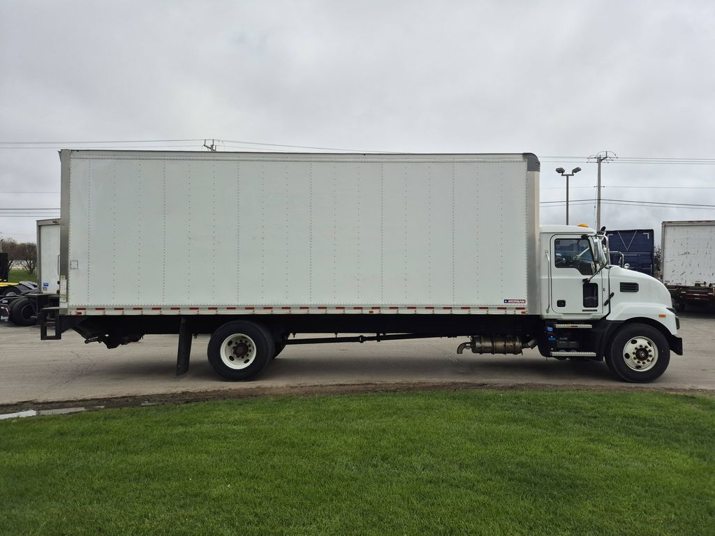 Slide images of 2021 MACK MD642