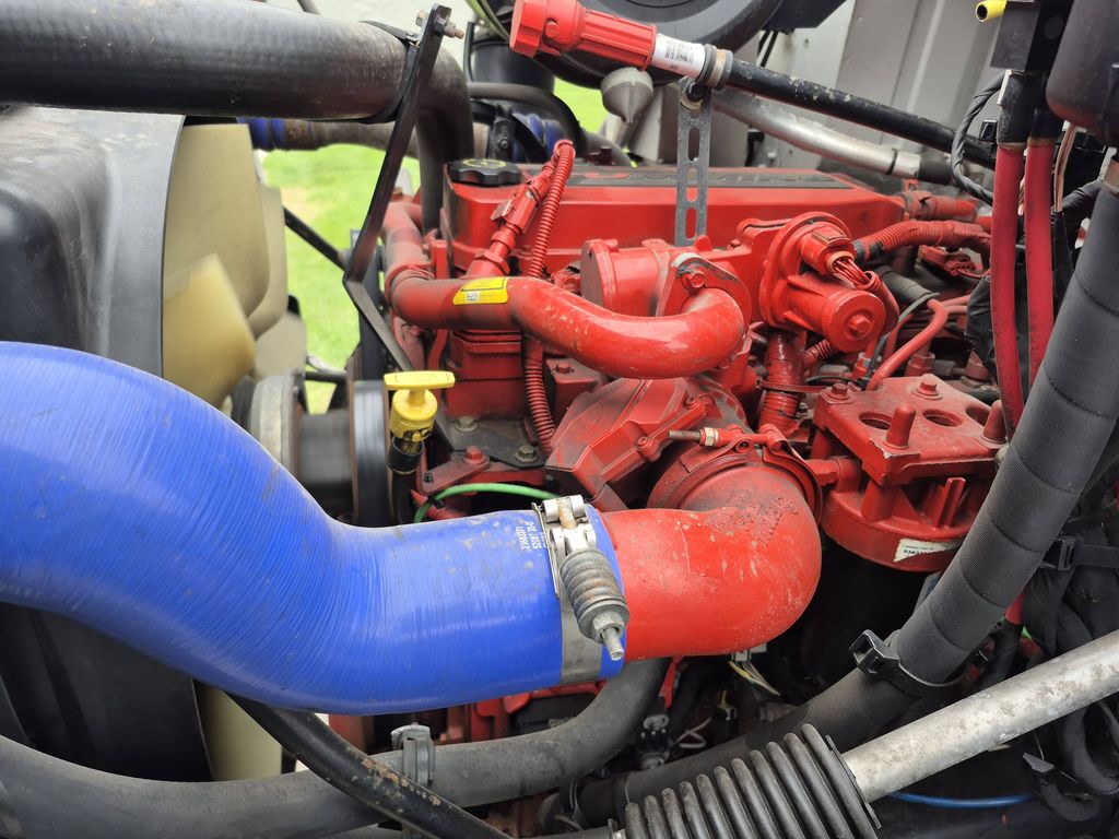 Slide images of 2021 MACK MD642