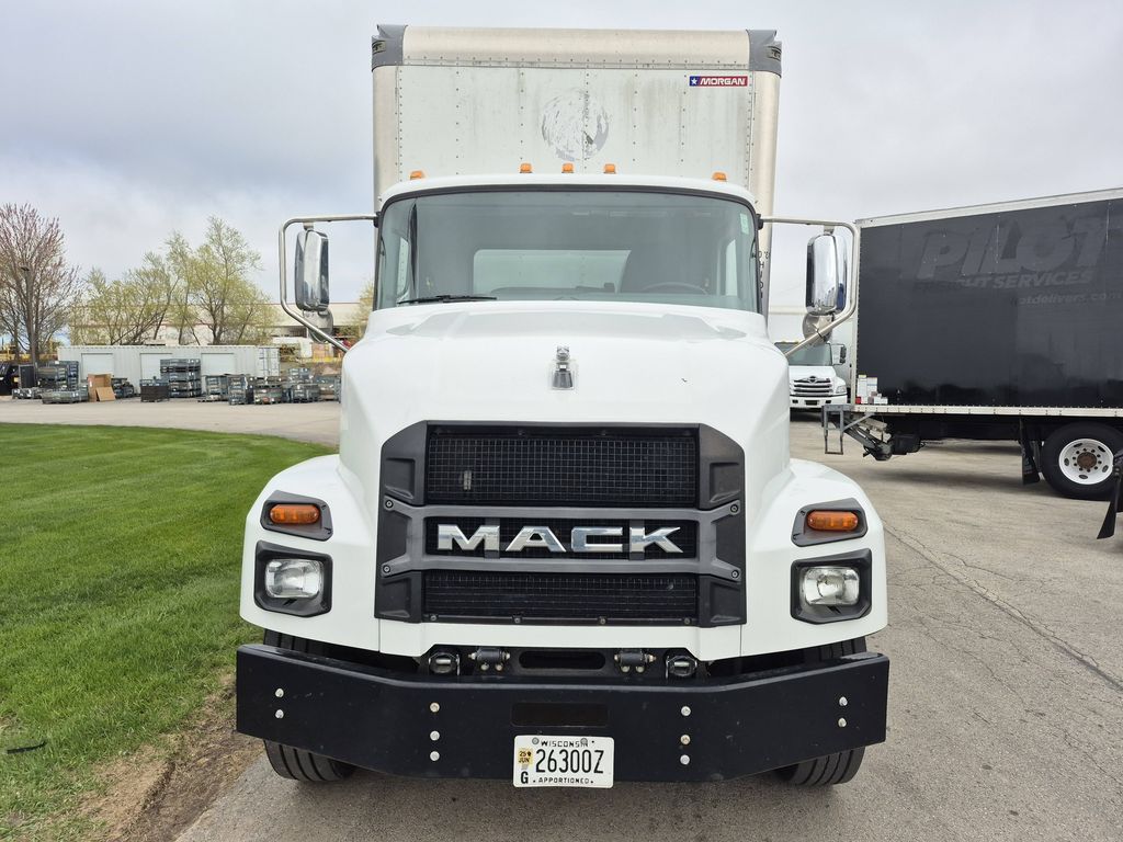 Slide images of 2021 MACK MD642