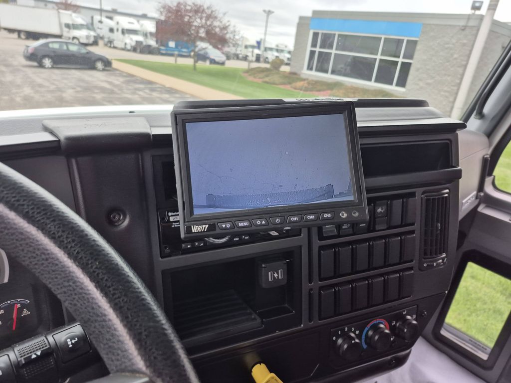 Slide images of 2021 MACK MD642