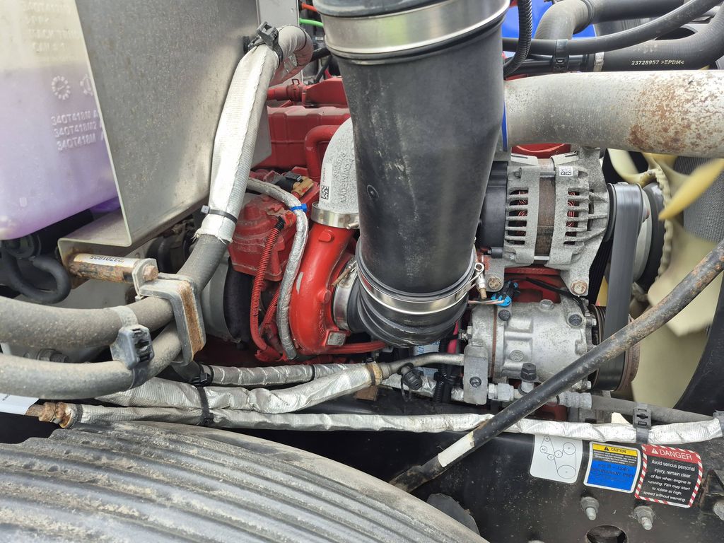 Slide images of 2021 MACK MD642