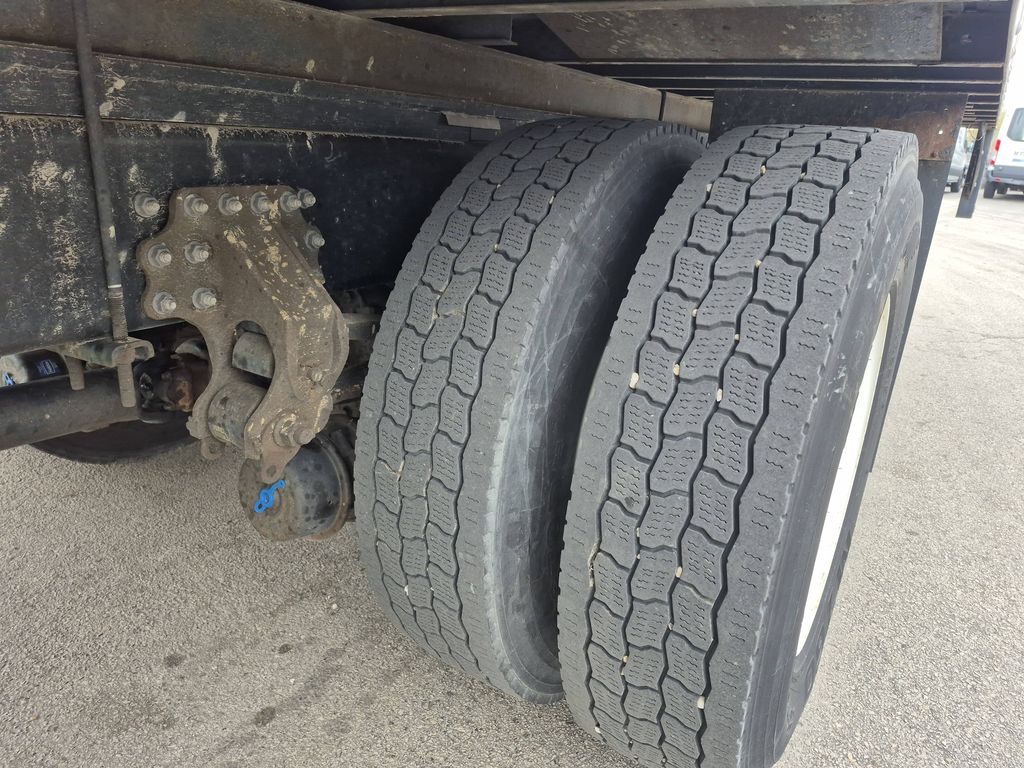 Slide images of 2021 MACK MD642