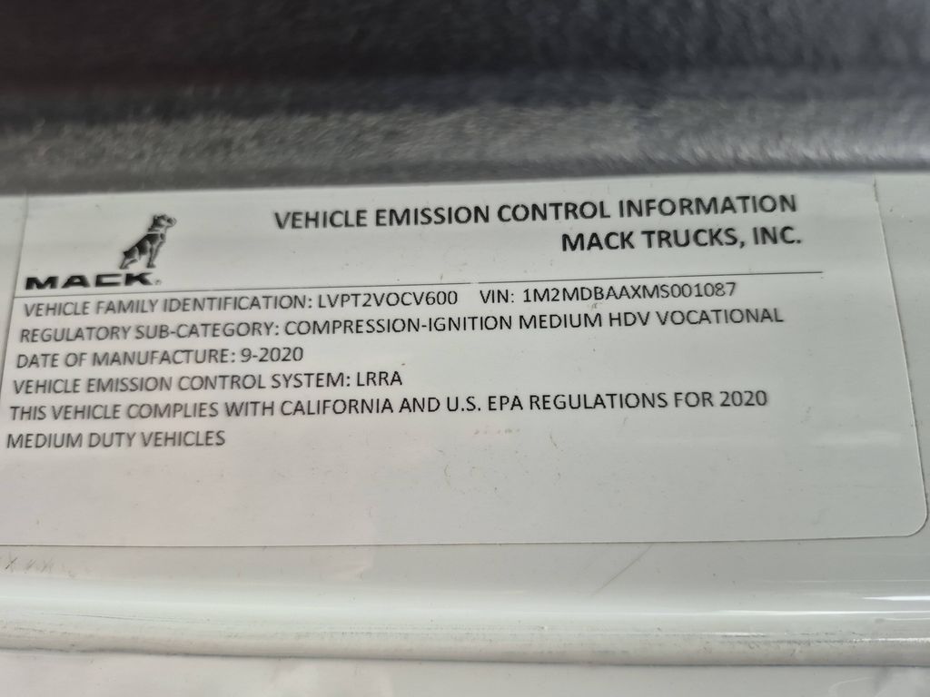 Slide images of 2021 MACK MD642