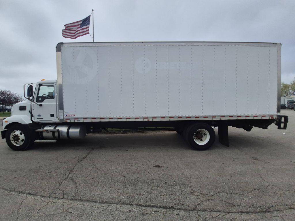Slide images of 2021 MACK MD642