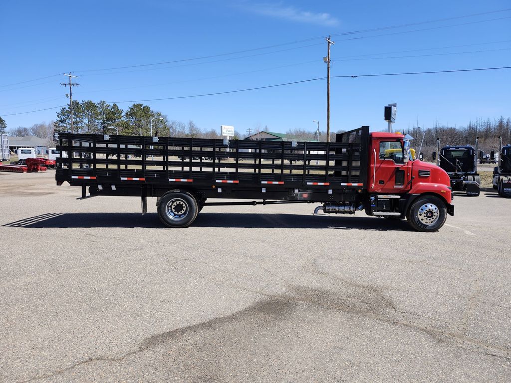Slide images of 2025 MACK MD642