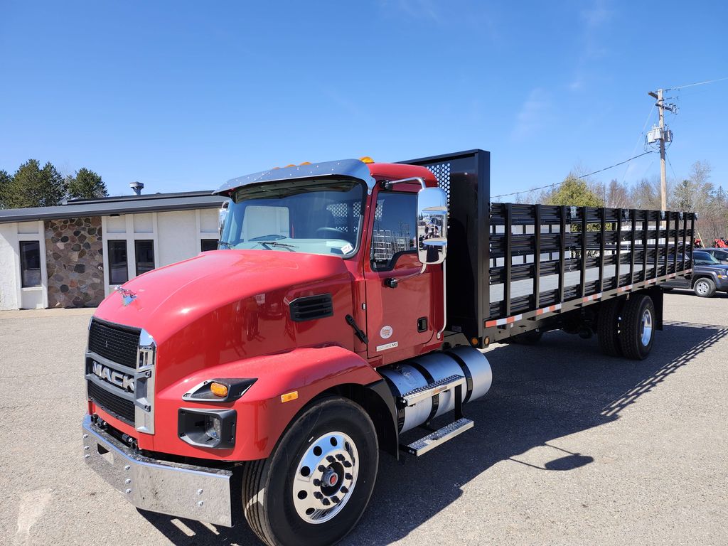 Slide images of 2025 MACK MD642