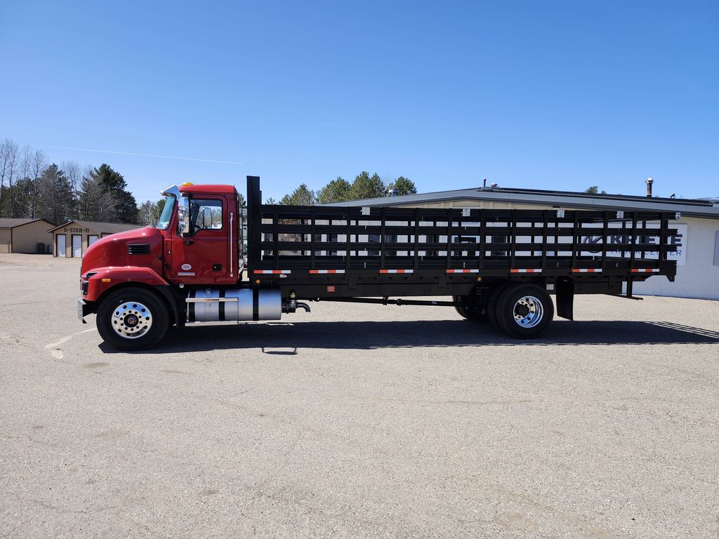 Slide images of 2025 MACK MD642
