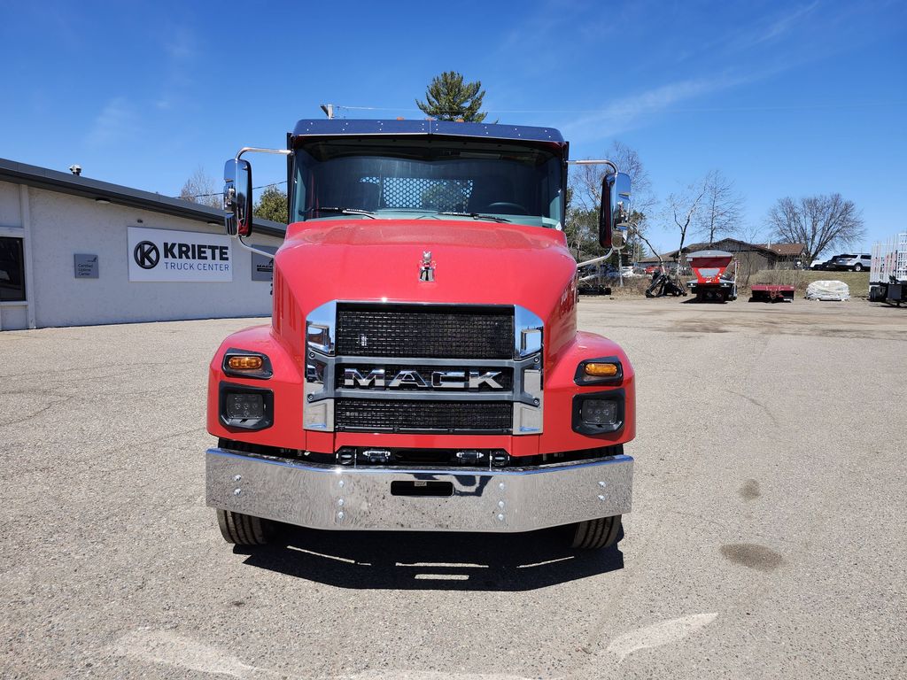 Slide images of 2025 MACK MD642