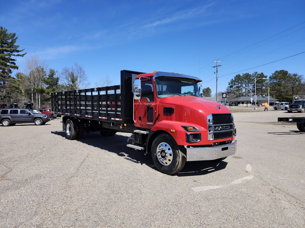 Slide images of 2025 MACK MD642