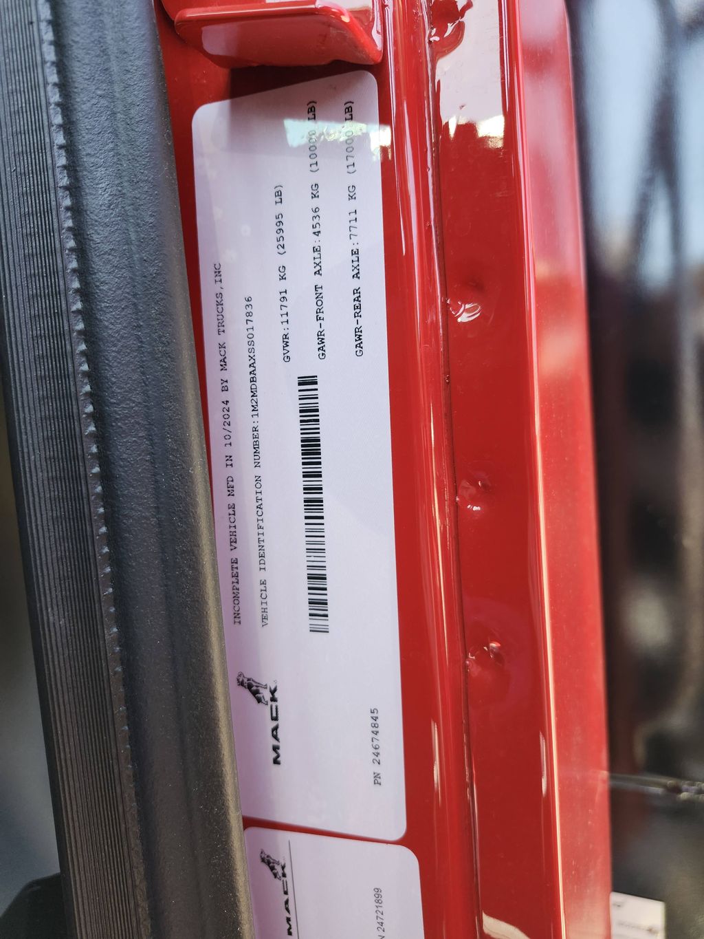 Slide images of 2025 MACK MD642