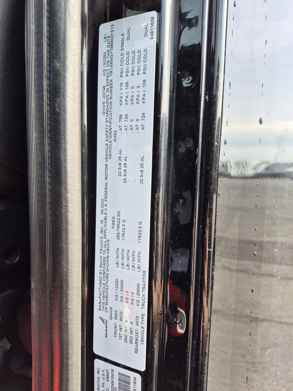 Slide images of 2021 MACK AN64T