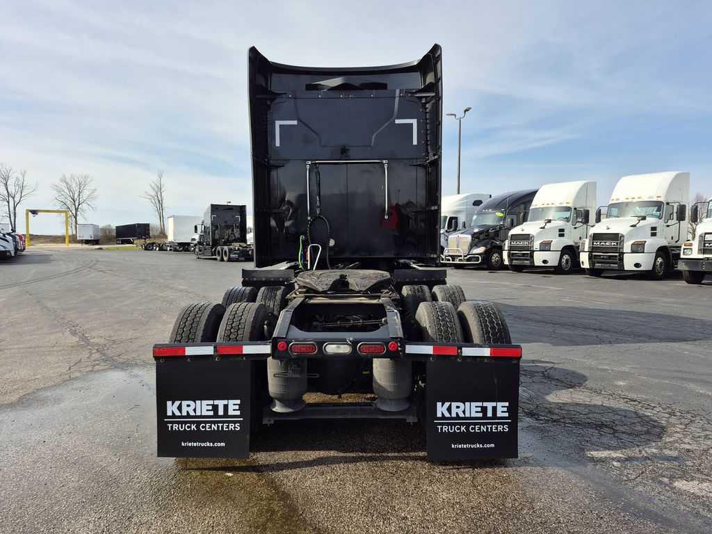 Slide images of 2021 MACK AN64T