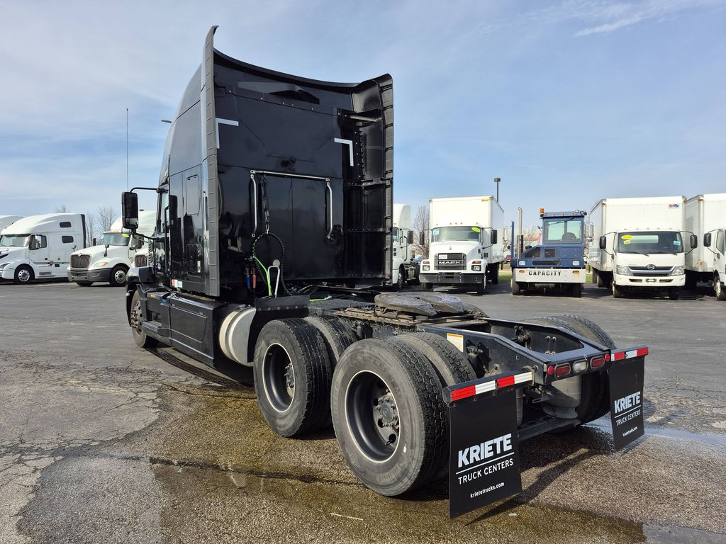 Slide images of 2021 MACK AN64T