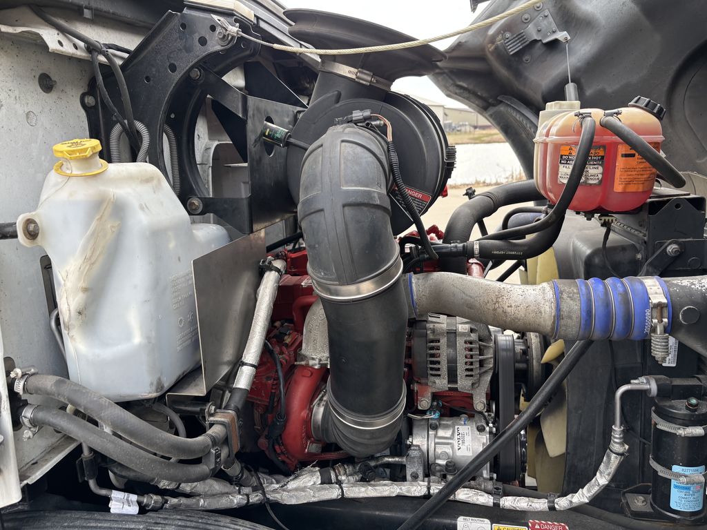 Slide images of 2021 MACK MD642