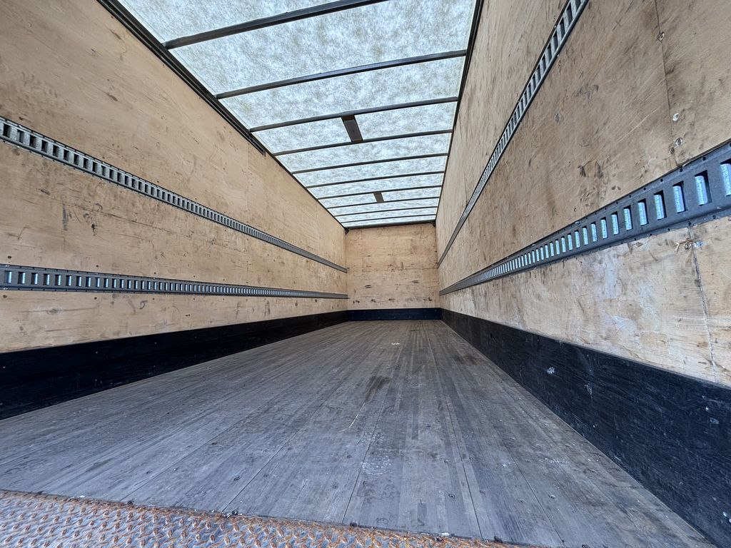 Slide images of 2021 MACK MD642