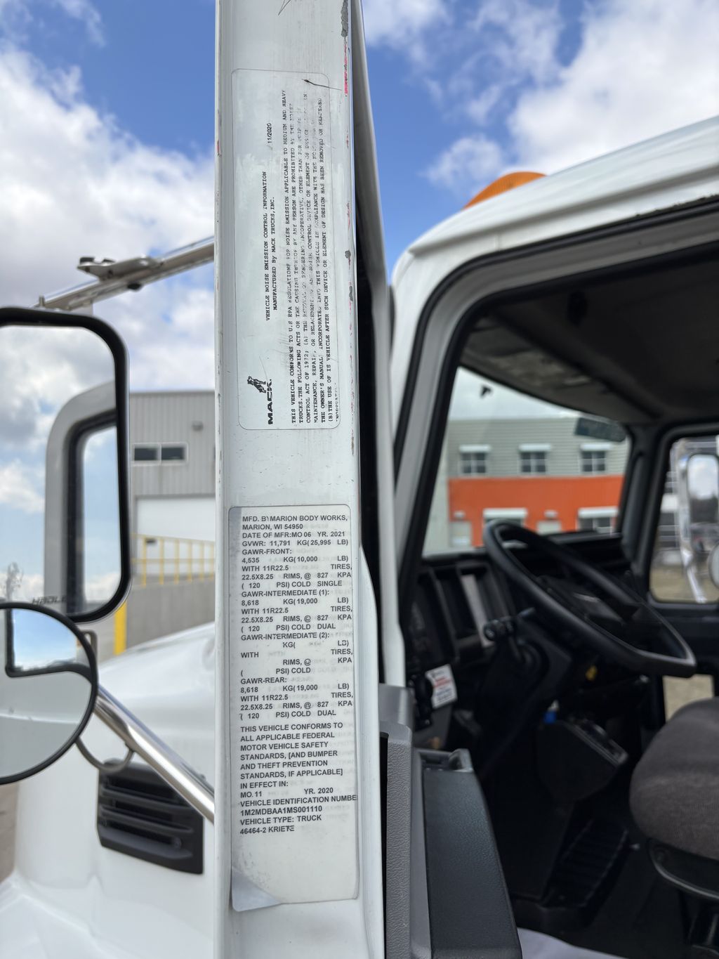 Slide images of 2021 MACK MD642