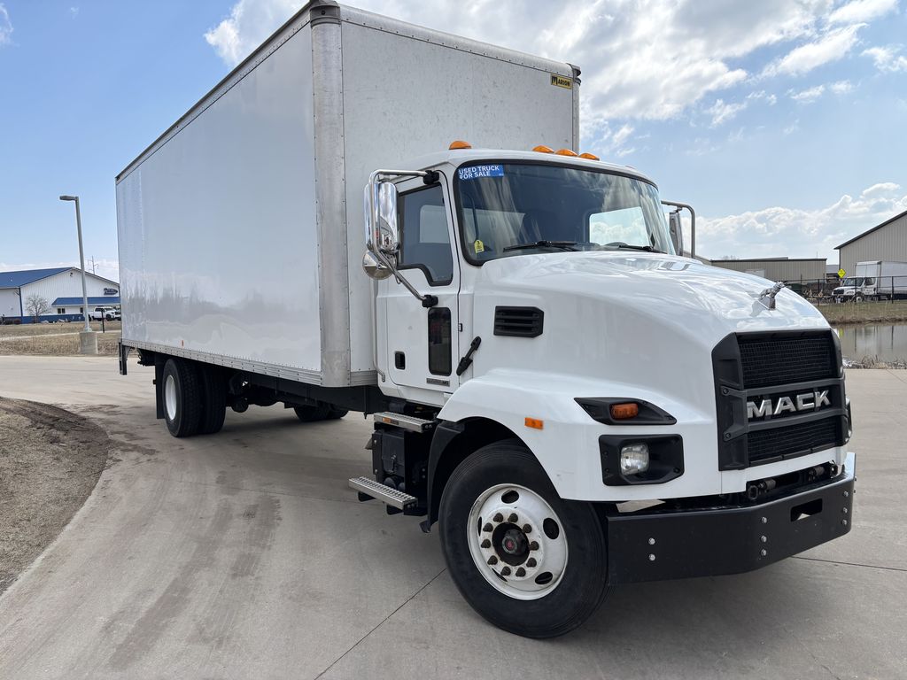 Slide images of 2021 MACK MD642