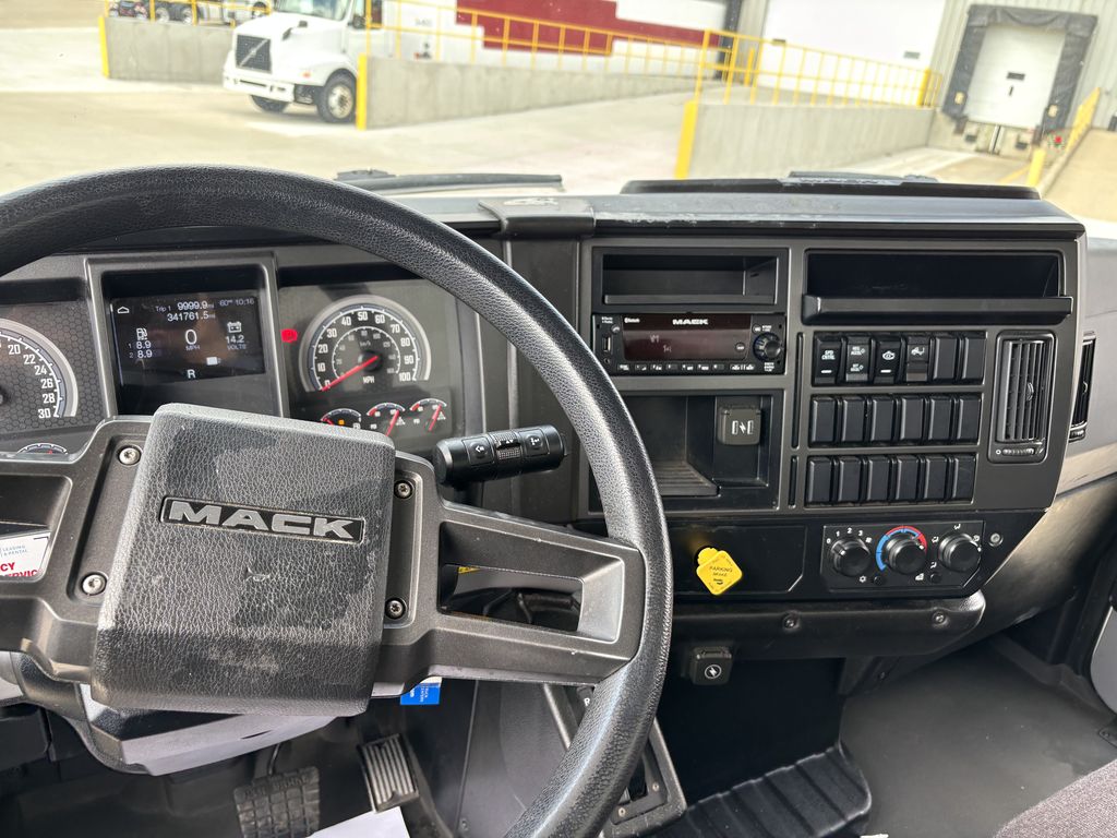 Slide images of 2021 MACK MD642