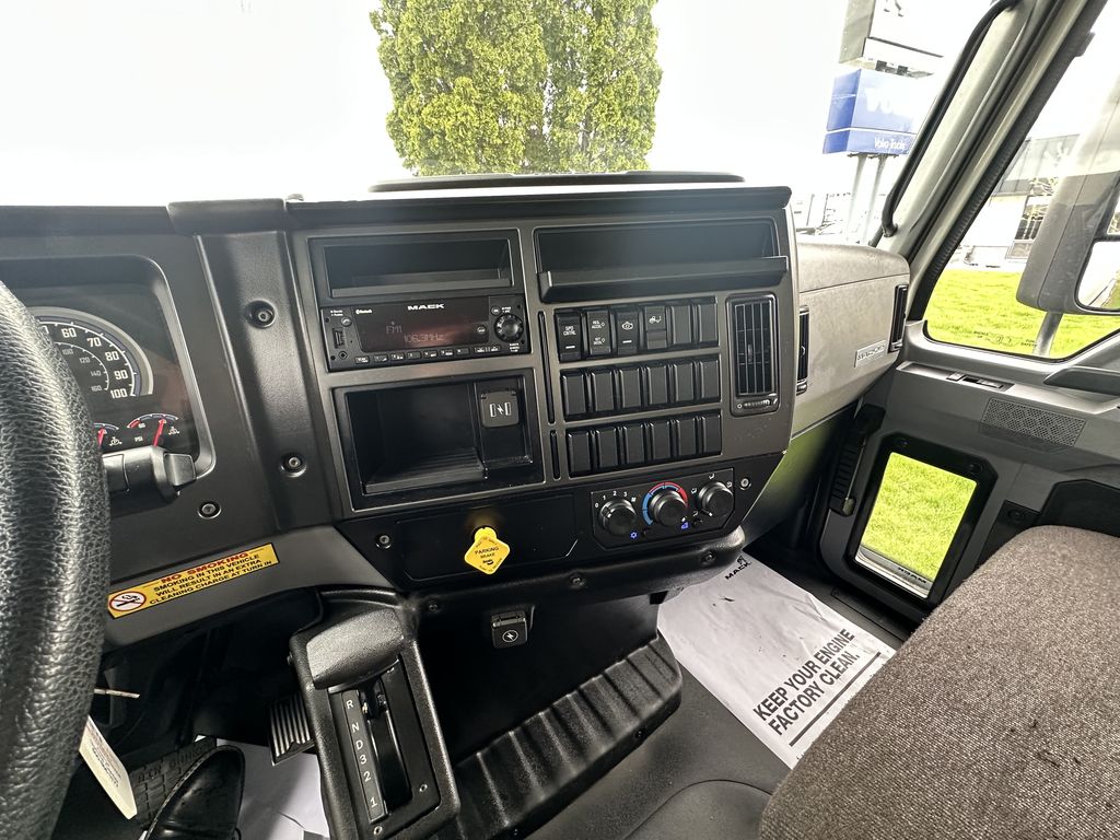 Slide images of 2022 MACK MD642