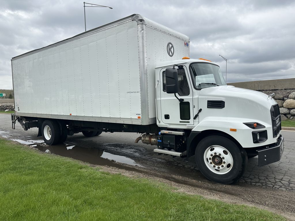 Slide images of 2022 MACK MD642