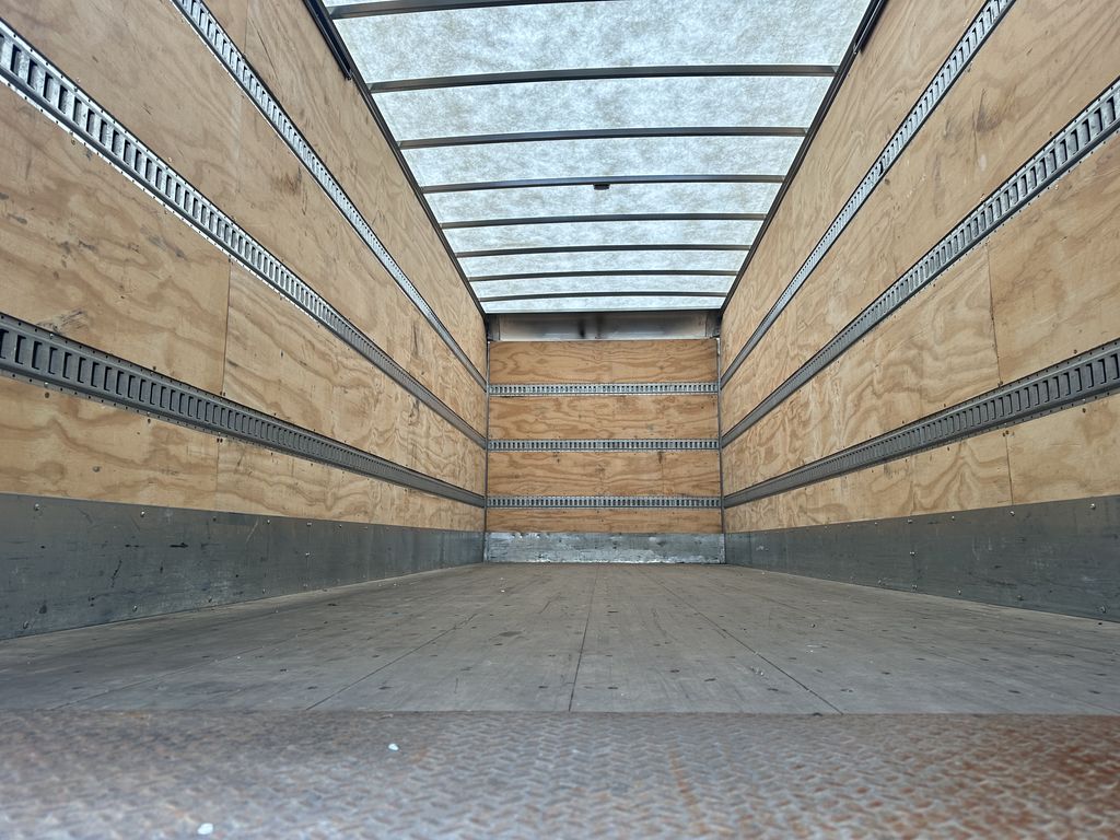 Slide images of 2022 MACK MD642