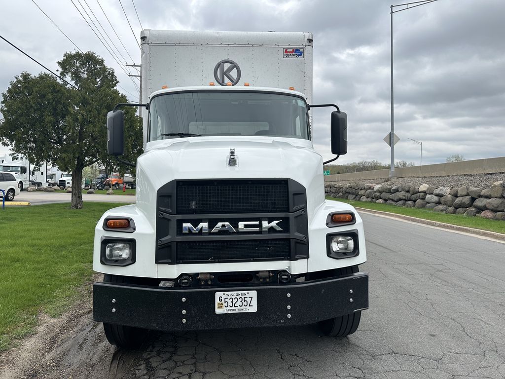 Slide images of 2022 MACK MD642