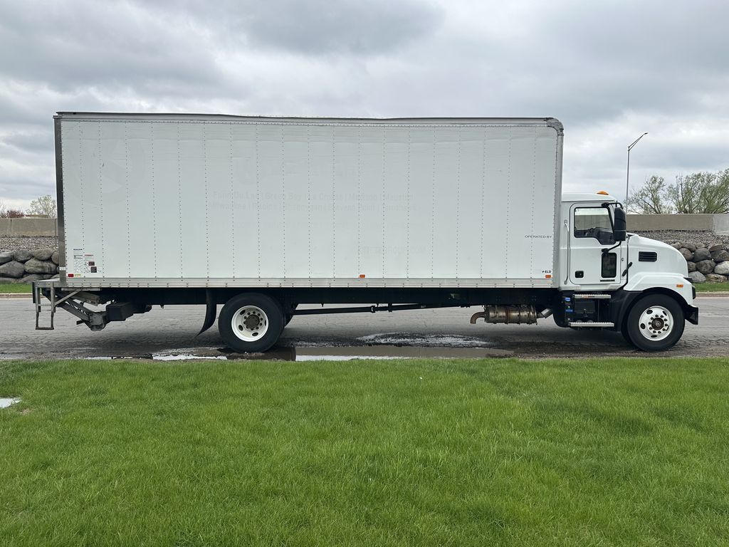 Slide images of 2022 MACK MD642