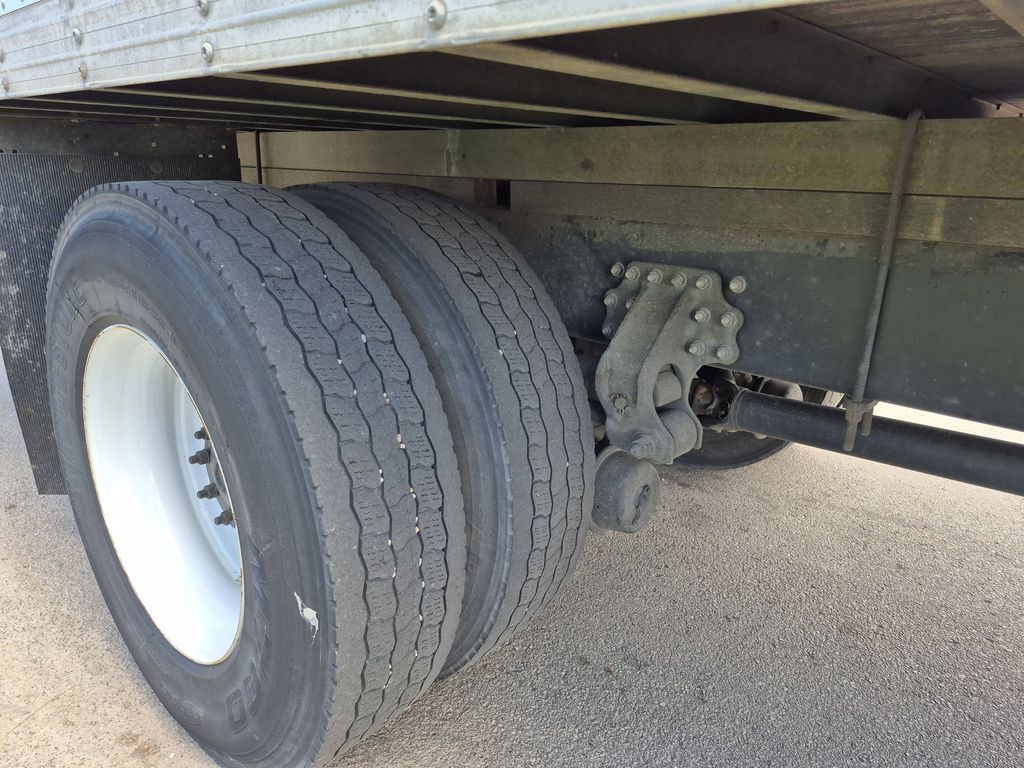 Slide images of 2021 MACK MD642