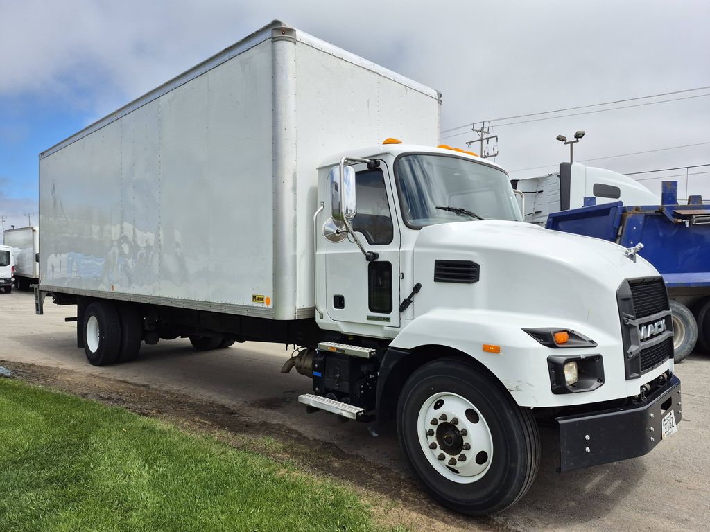 Slide images of 2021 MACK MD642