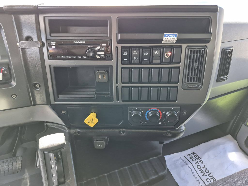 Slide images of 2021 MACK MD642