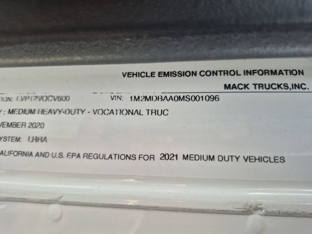 Slide images of 2021 MACK MD642