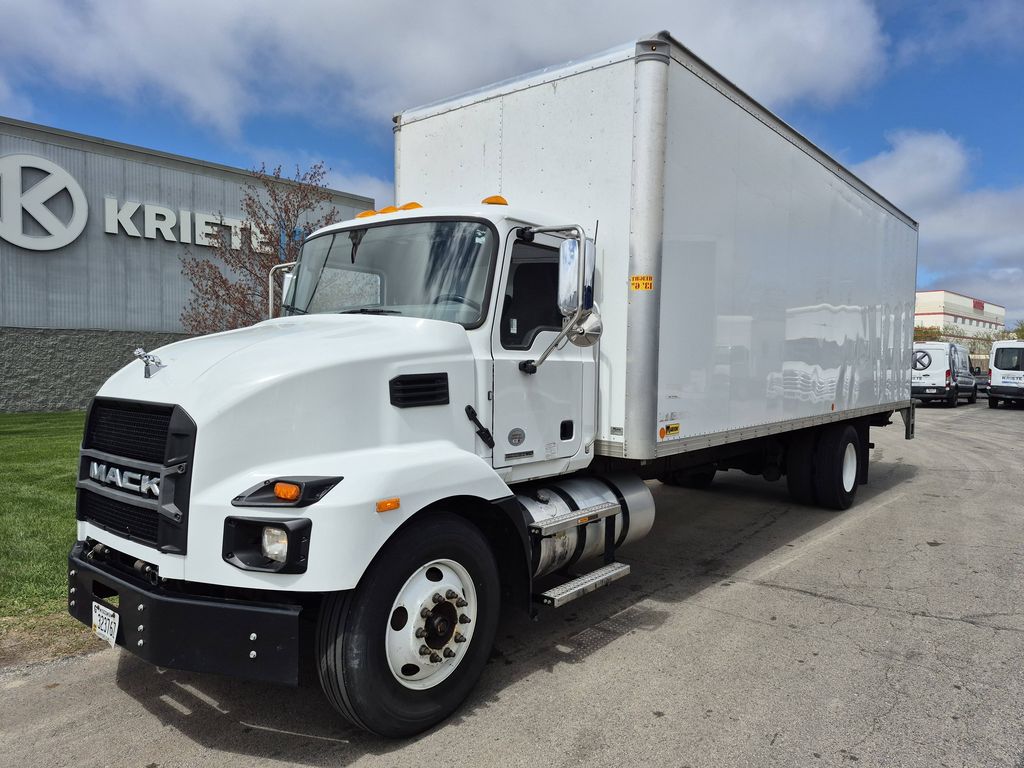 Slide images of 2021 MACK MD642