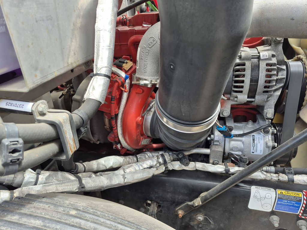 Slide images of 2021 MACK MD642